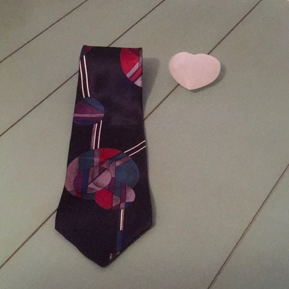 Halston III Vintage 100% Silk Tie 57” Standard